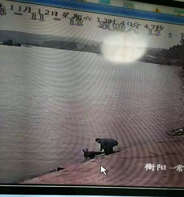 煙洲醉漢掉河中，海事監(jiān)控顯神威！