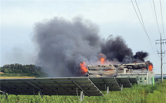 光伏電站智能防火監(jiān)控攝像頭，超遠距離高清透霧攝像機